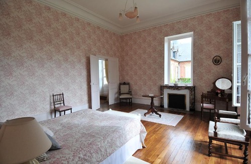 Villeneuve-sur-Allier Bed & Breakfast | La Demeure d'Aglaë