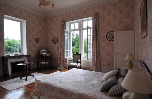 Villeneuve-sur-Allier Bed & Breakfast | La Demeure d'Aglaë