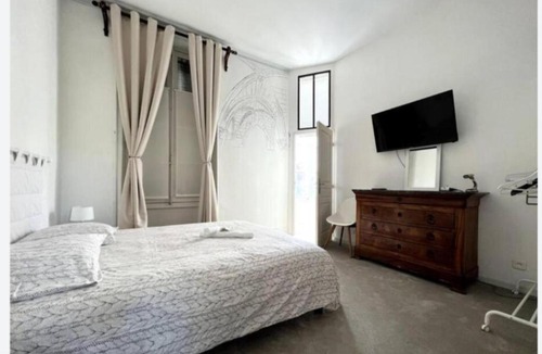 Villeneuve-sur-Yonne Bed & Breakfast | LA DEMEURE DU PARC