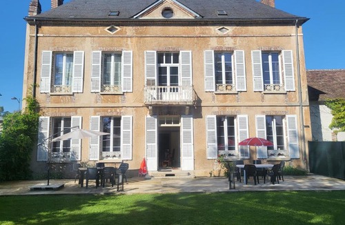 Villeneuve-sur-Yonne Bed & Breakfast | LA DEMEURE DU PARC