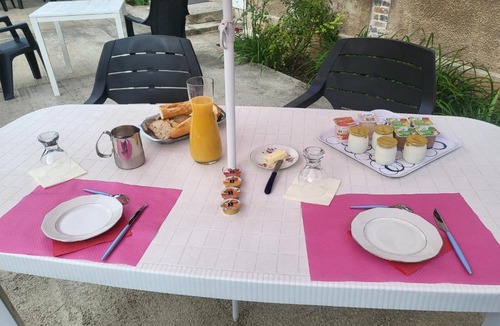 Villeneuve-sur-Yonne Bed & Breakfast | LA DEMEURE DU PARC