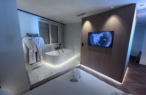 La Demi - Lune Apartment | La Demi Lune