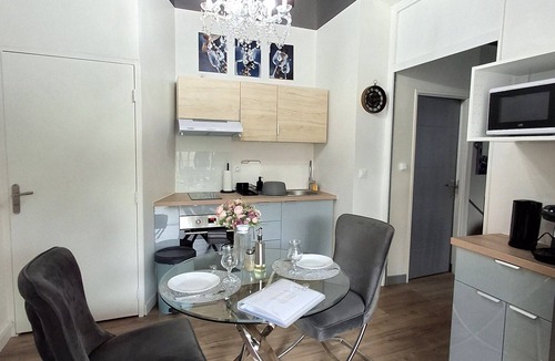 Charavines Apartment | La Discrète Romantique, apartment with jacuzzi