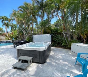 Poinsettia Heights Apartment | La Dolce Villa