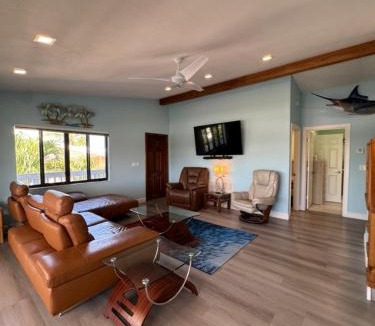 Venetian Shores House | La Dolce Vita Villa