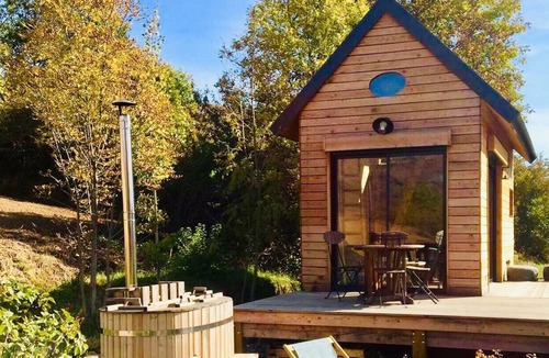 La Roche-des-Arnauds Cabin | La Dormance Comfortable wooden cabin