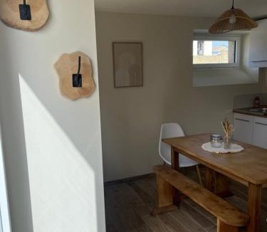 Vessey Apartment | La douce Chauviniere