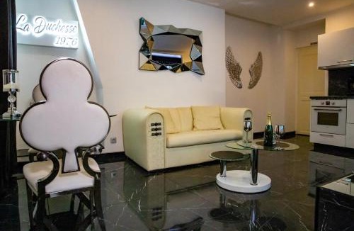 Vernon Apartment | La Duchesse 1976 - Love Room Spa