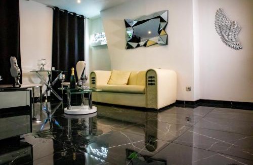 Vernon Apartment | La Duchesse 1976 - Love Room Spa