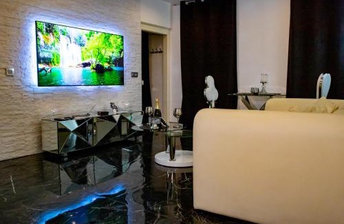 Vernon Apartment | La Duchesse 1976 - Love Room Spa