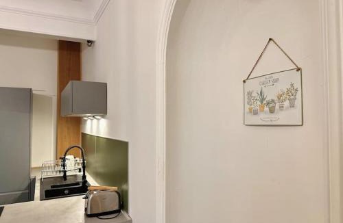 Faubourg North Apartment | La Duchesse de Bourgogne