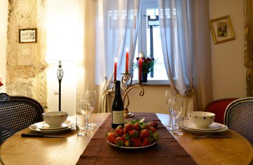 Nancy City Centre Apartment | La Duchesse - Loveroom Moonlove Place Stanislas