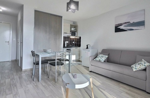 Serignan Apartment | La Dune by Interhome