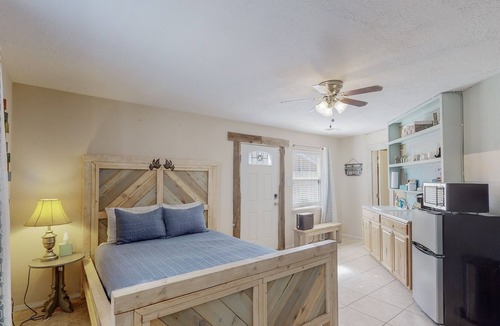 Rio Rancho Apartment | La Escapada, Master Suite w Washer/Dryer