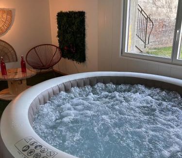 Crecy-en-Ponthieu Apartment | La Fabrique - Relaxing break with Jacuzzi