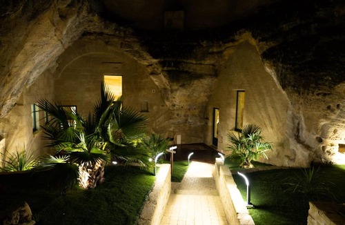 Doue-la-Fontaine Apartment | La falaise perdue, Suite troglodyte & spa privé