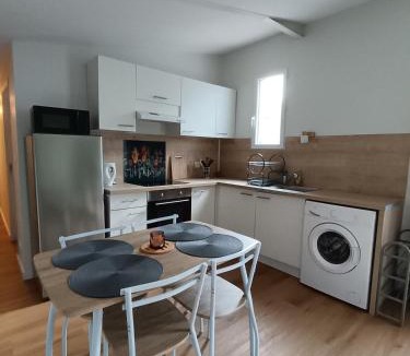 Caucalieres Apartment | LA FALAISE - Quiet T3 apartment with private parking