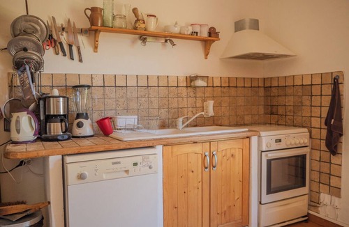 Dauphin House | La Familia, vacation home in Provence, sleeps 8, private pool.