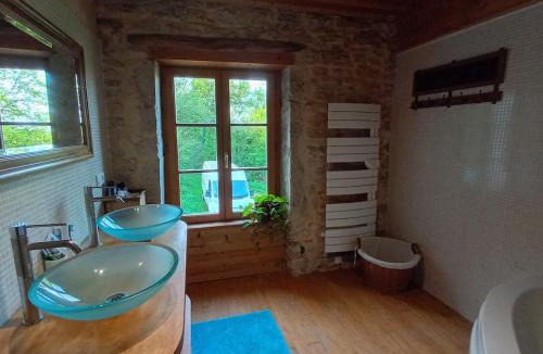 Ambronay House | La Ferme Biscot Charme et Nature à 45 minutes de Lyon