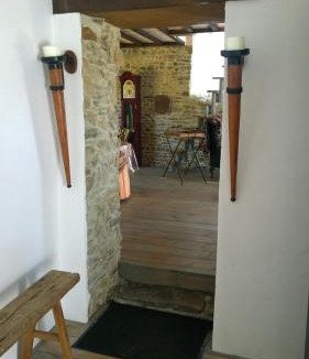 Menil-Vin House | La Ferme Blanche