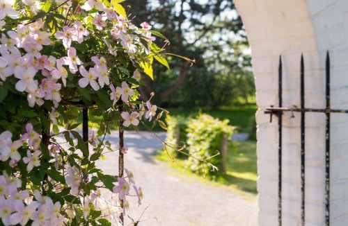 Lompret Hotel | La Ferme Blanche, The Originals Relais
