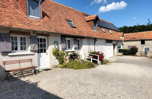 Chatillon-sur-Indre Bed & Breakfast | La Ferme Des Bigornes - Cheval Guest Room with Shared Terrace, Garden & Wi-Fi