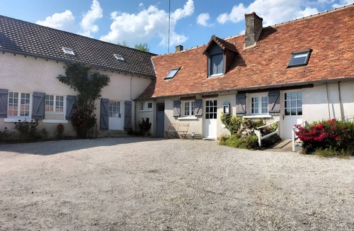 Chatillon-sur-Indre Bed & Breakfast | La Ferme Des Bigornes - Cheval Guest Room with Shared Terrace, Garden & Wi-Fi