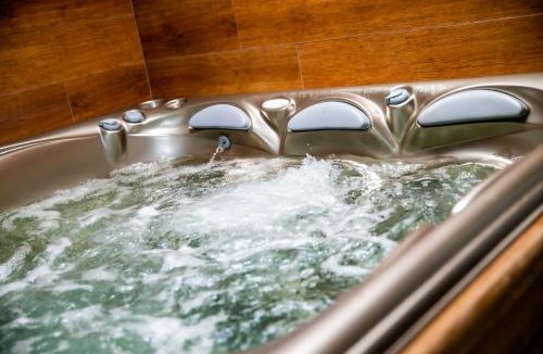 Saint-Wambert-des-Trois-Vallees Bed & Breakfast | La Ferme de l'Oudon & SPA