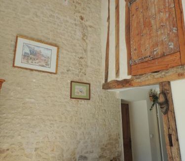 Eraines Bed & Breakfast | La Ferme du Bourg