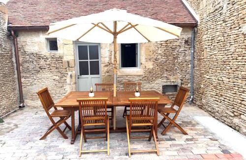 Vendeuvre House | La Ferme du Château de Grisy - Piscine - Calme - Jeux