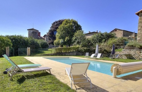 Pomeys House | La Ferme du Château de Saconay