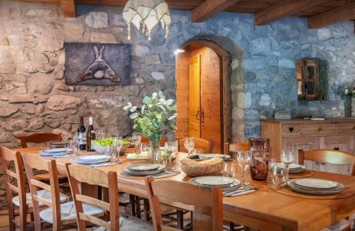 Thones House | La Ferme du Cortet - OVO Network