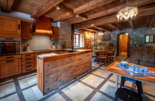 Thones House | La Ferme du Cortet - OVO Network