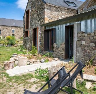 Lancieux Bed & Breakfast | La Ferme du golf, gîte atypique et artistique