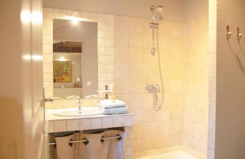 Morangis Bed & Breakfast | La Ferme Fanost - Chambres d'hôtes
