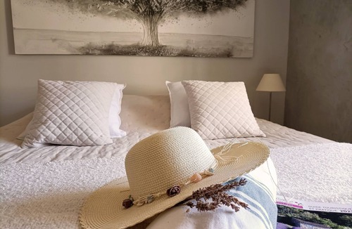 Reauville Bed & Breakfast | La Ferme les Eybrachas