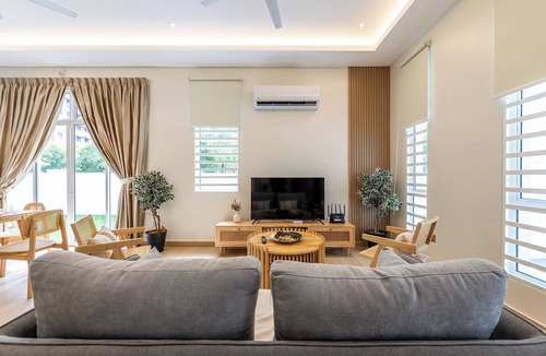 Teluk Kumbar House | La Ferringhi Villa by BRB