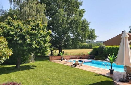 Sainte-Foy-d'Aigrefeuille Villa | La Figueraie Villa au Bord D'un lac