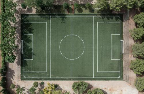 Mota del Cuervo Villa | La Finca de Tomás - 5 Estrellas - Fútbol 7, Piscina Cubierta & Pádel