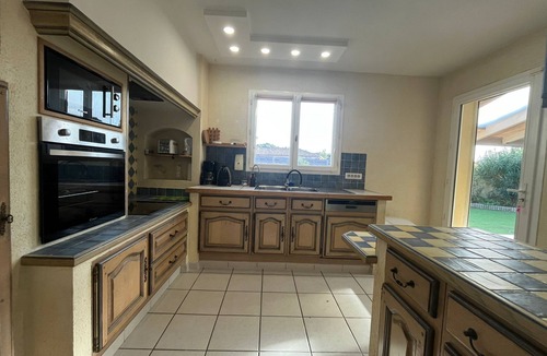 Peyriac-de-Mer House | La Flemme en Rose - Villa Avec Piscine - Proche de la Mer - 10 Personnes