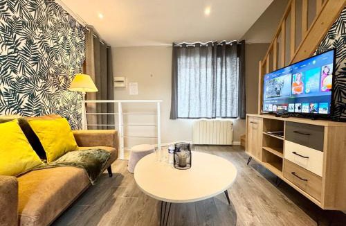 Marck Apartment | La Fleur Bleue - Cozy Apartment