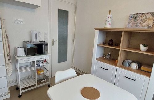 Brequerecque Apartment | "La Fleur d'Opale", 2 bedrooms, sleeps 4, 5-minute walk from station, 15-minute walk from Nausicaa