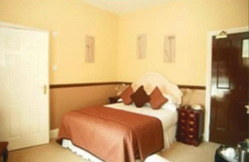 Shaftesbury House | La Fleur De Lys