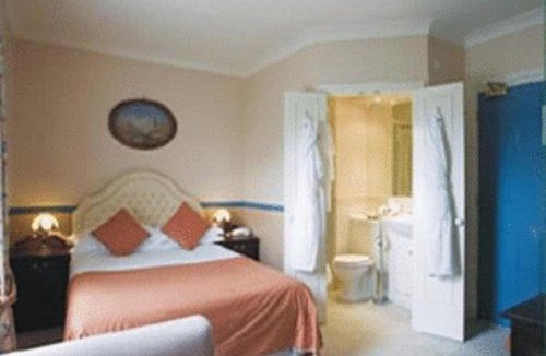 Shaftesbury House | La Fleur De Lys