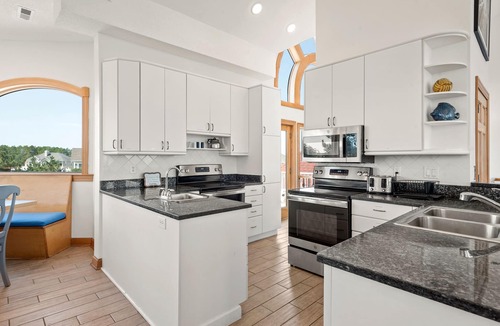 Pine Island House | La Fleur de Mer: Oceanfront, Pool, Spa, Rec Room
