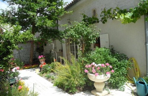 Gensac-la-Pallue Bed & Breakfast | La Fleur de Vigne - Maison D'Hotes