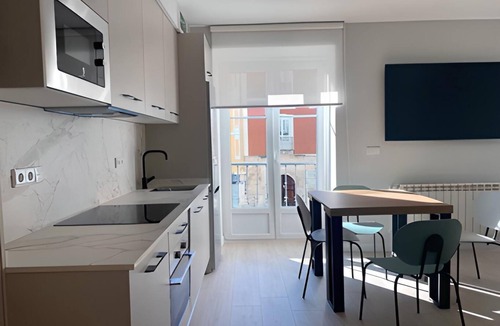 Burgos Apartment | La Flora Fountain Suite Apartment