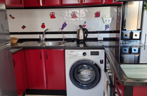 La Florida House | La Florida 2 bedroom, 2 bathroom spacious house.