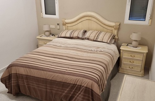 La Florida House | La Florida 2 bedroom, 2 bathroom spacious house.