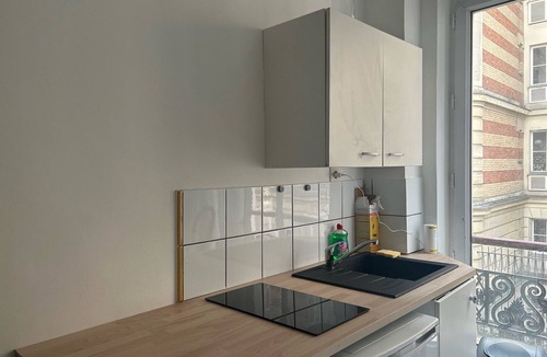 Quartier de la Folie-Mericourt Apartment | La Folie Urban Room République Marais